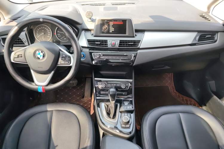 Used BMW 2 Series Gran Tourer 2015 218i Leading Model Center Console