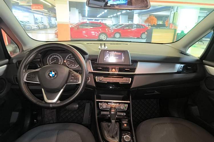 Used BMW 2 Series Gran Tourer 2015 218i Leading Model Center Console