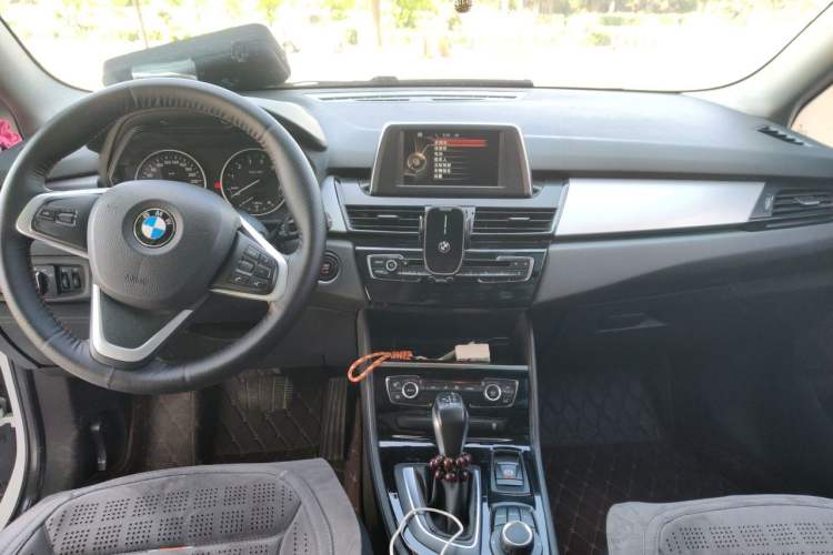 Used BMW 2 Series Gran Tourer 2015 218i Leading Model Center Console
