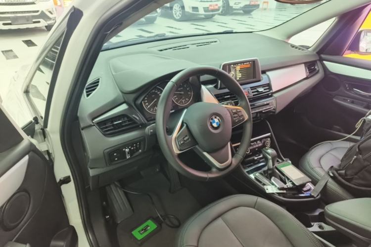 Used BMW 2 Series Gran Tourer 2015 218i Leading Model Center Console