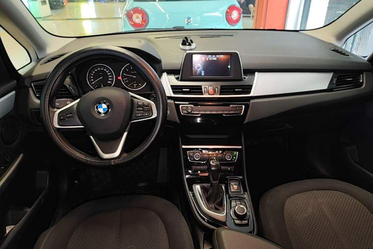 Used BMW 2 Series Gran Tourer 2015 218i Leading Model Center Console