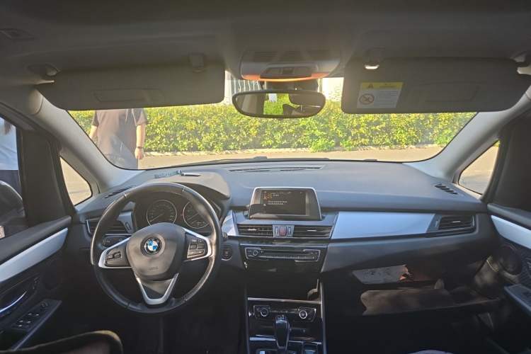 Used BMW 2 Series Gran Tourer 2015 218i Leading Model Center Console