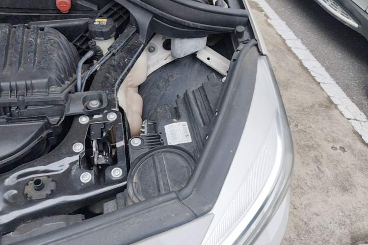 Used BMW 2 Series Gran Tourer 2015 218i Sports Design Package Engine Bay Left