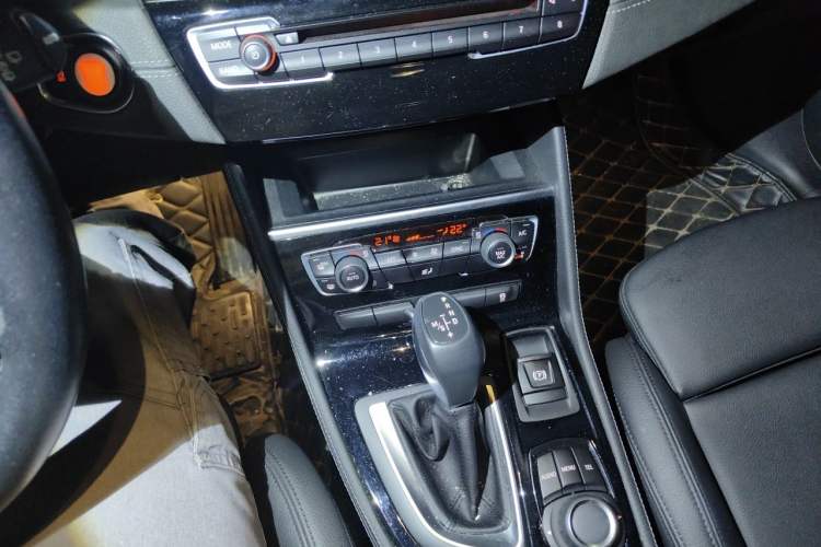 Used BMW 2 Series Gran Tourer 2015 218i Sports Design Package Gear Lever