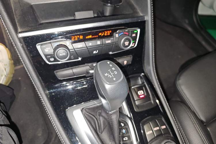 Used BMW 2 Series Gran Tourer 2015 218i Sports Design Package Gear Lever