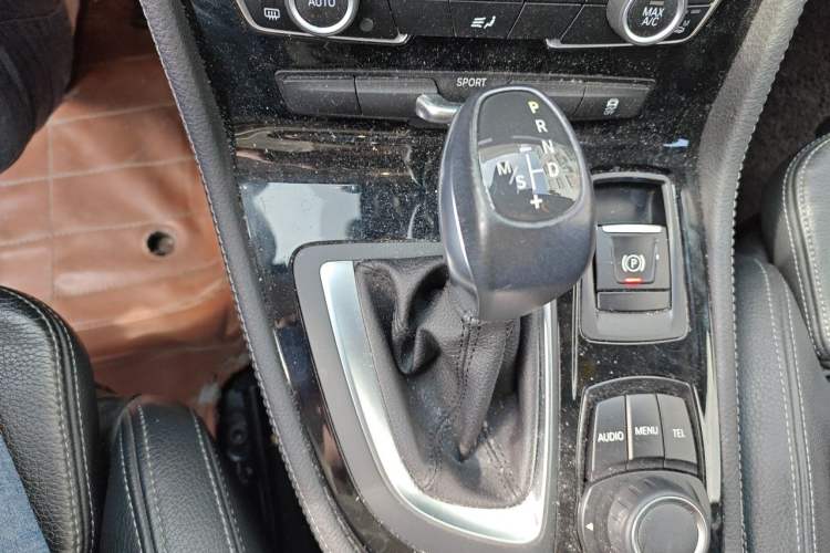 Used BMW 2 Series Gran Tourer 2015 218i Sports Design Package Gear Lever