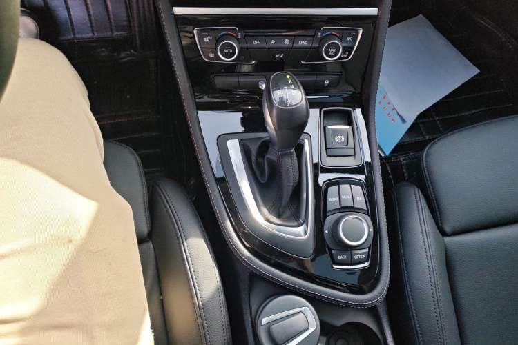 Used BMW 2 Series Gran Tourer 2015 218i Sports Design Package Gear Lever