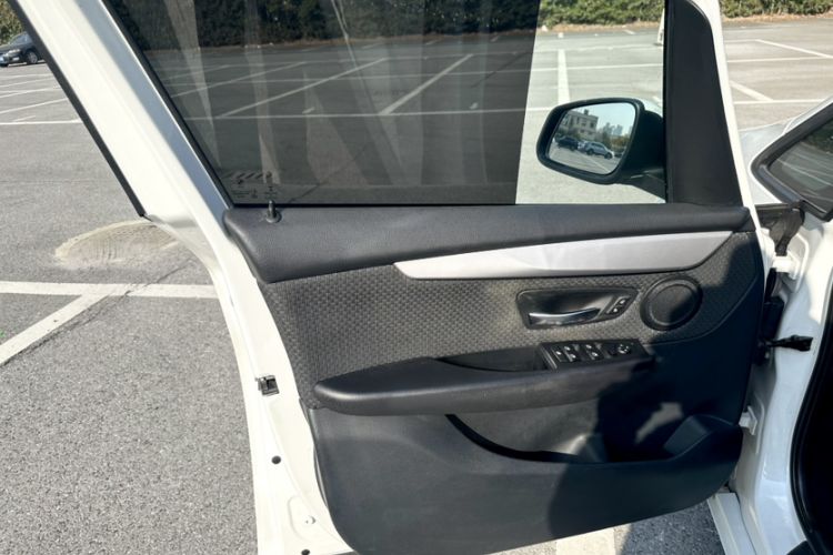 Used BMW 2 Series Gran Tourer 2015 218i Leading Model Interior 3