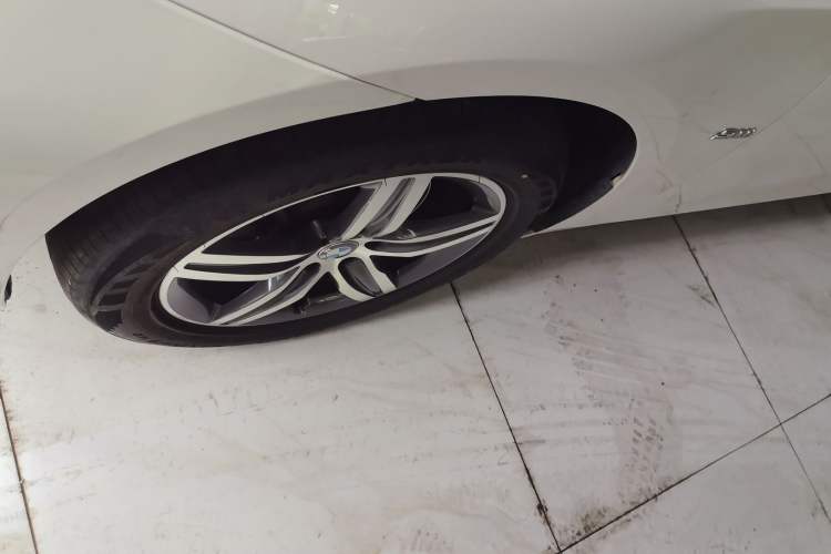 Used BMW 2 Series Gran Tourer 2015 218i Sports Design Package Left Front Wheel Hub