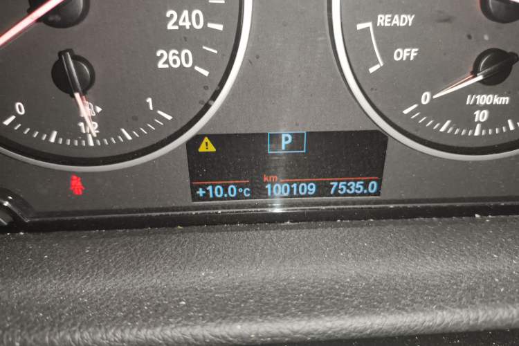 Used BMW 2 Series Gran Tourer 2015 218i Leading Model Odometer Close Up
