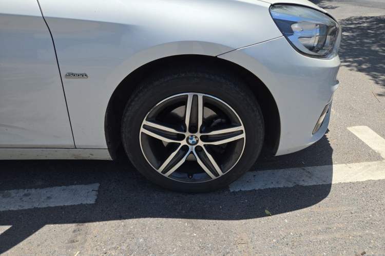 Used BMW 2 Series Gran Tourer 2015 218i Sports Design Package Right Front Wheel Hub