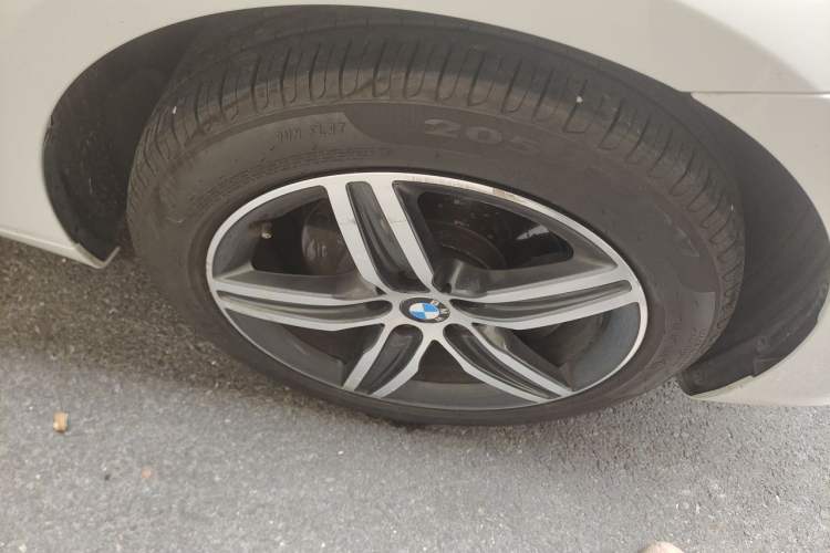 Used BMW 2 Series Gran Tourer 2015 218i Sports Design Package Right Front Wheel Hub