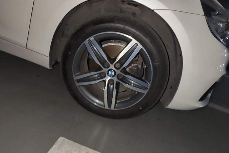 Used BMW 2 Series Gran Tourer 2015 218i Sports Design Package Right Front Wheel Hub