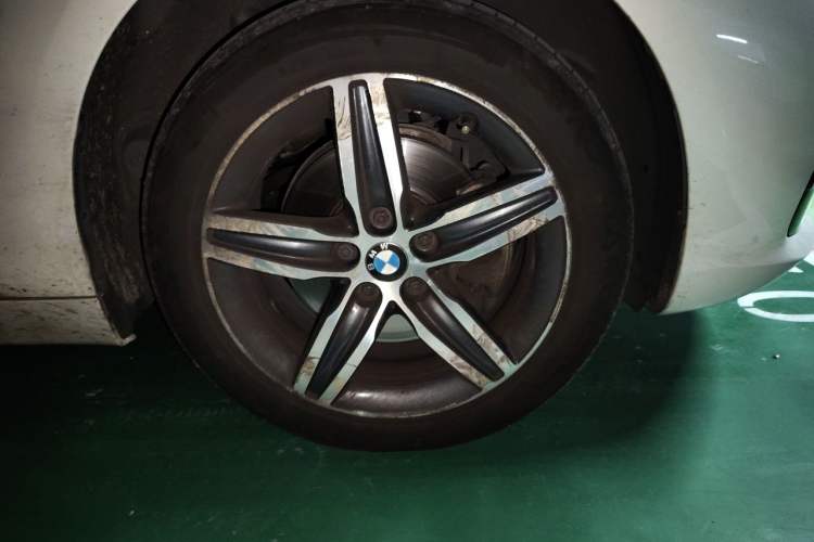 Used BMW 2 Series Gran Tourer 2015 218i Sports Design Package Right Front Wheel Hub