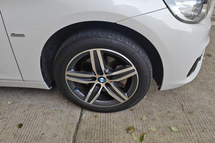 Used BMW 2 Series Gran Tourer 2015 218i Sports Design Package Right Front Wheel Hub