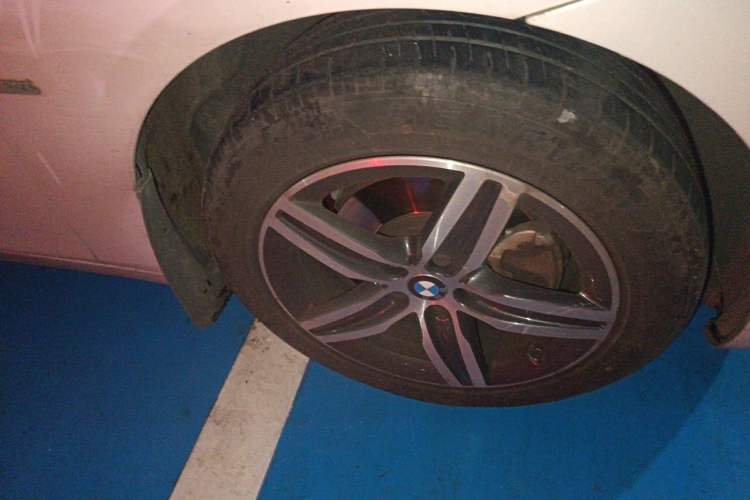 Used BMW 2 Series Gran Tourer 2015 218i Sports Design Package Right Front Wheel Hub