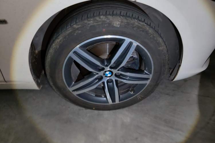 Used BMW 2 Series Gran Tourer 2015 218i Sports Design Package Right Front Wheel Hub