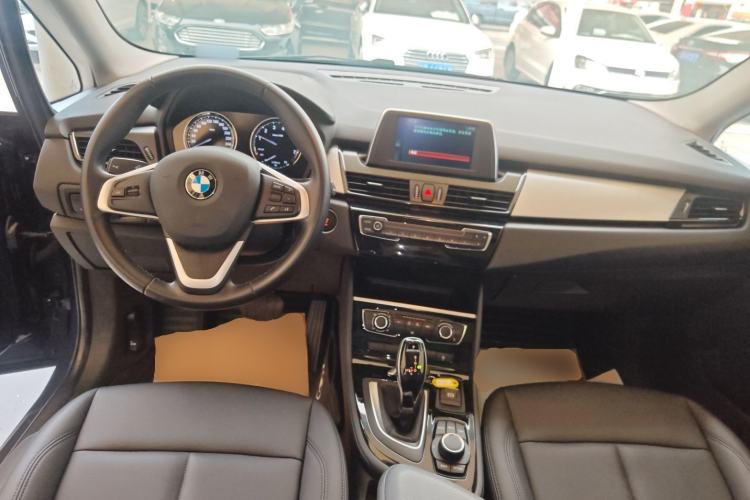 Used BMW 2 Series Gran Tourer 2018 220i Leading Model Center Console