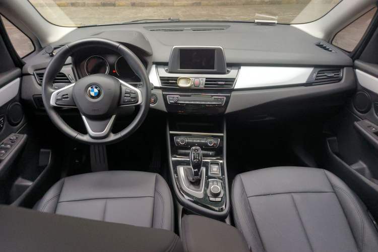 Used BMW 2 Series Gran Tourer 2018 220i Leading Model Center Console