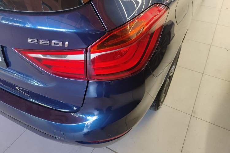 Used BMW 2 Series Gran Tourer 2018 220i Luxury Sports Package Exterior 6
