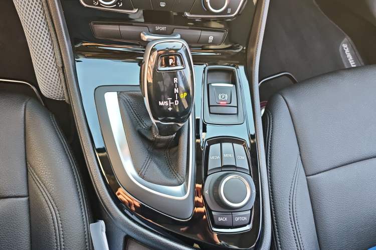 Used BMW 2 Series Gran Tourer 2018 220i Leading Model Gear Lever