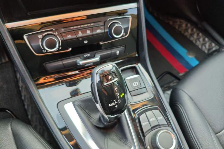 Used BMW 2 Series Gran Tourer 2018 220i Leading Model Gear Lever