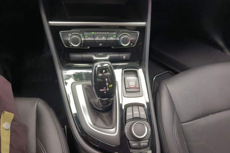 Used BMW 2 Series Gran Tourer 2018 220i Leading Model Gear Lever