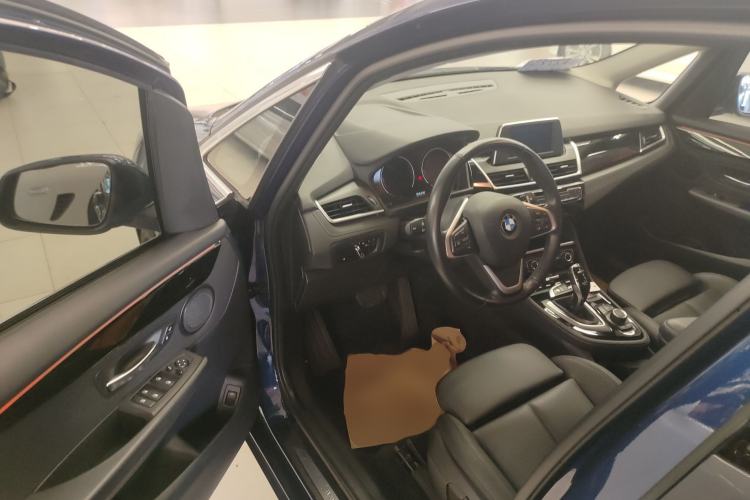 Used BMW 2 Series Gran Tourer 2018 220i Luxury Sports Package Interior 3