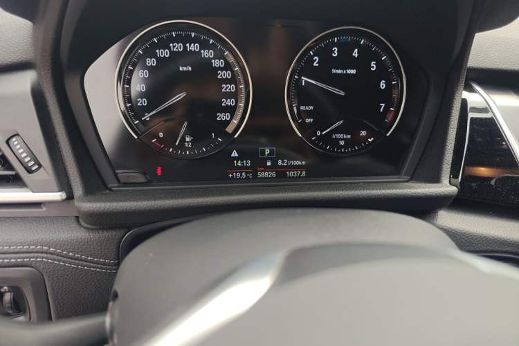Used BMW 2 Series Gran Tourer 2018 220i Luxury Sports Package Odometer Close Up