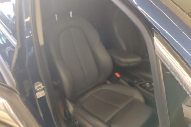 Used BMW 2 Series Gran Tourer 2018 220i Luxury Sports Package Right Front Seat