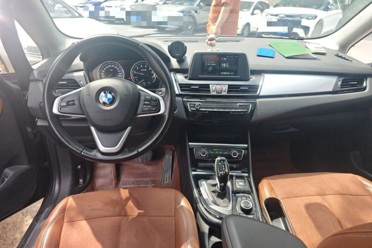 Used BMW 2 Series Gran Tourer 2018 220i Leading Model Center Console