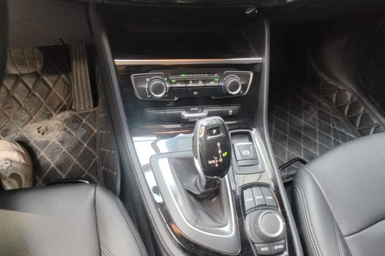 Used BMW 2 Series Gran Tourer 2018 220i Leading Model Gear Lever