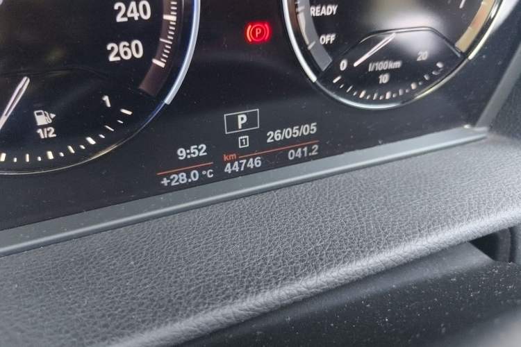 Used BMW 2 Series Gran Tourer 2018 220i Leading Model Odometer Close Up