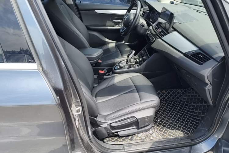 Used BMW 2 Series Gran Tourer 2018 220i Leading Model Right Front Seat