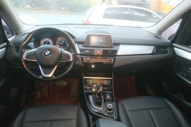 Used BMW 2 Series Gran Tourer 2018 220i Leading Model Center Console