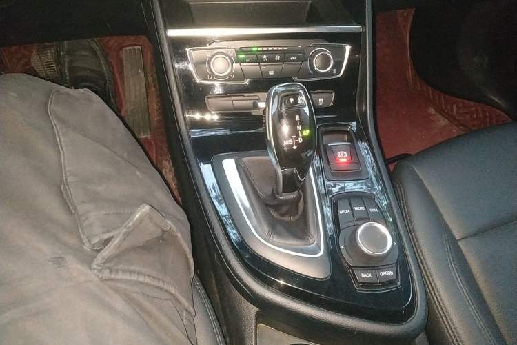 Used BMW 2 Series Gran Tourer 2018 220i Leading Model Gear Lever