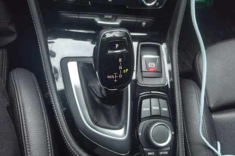 Used BMW 2 Series Gran Tourer 2018 220i Leading Model Gear Lever