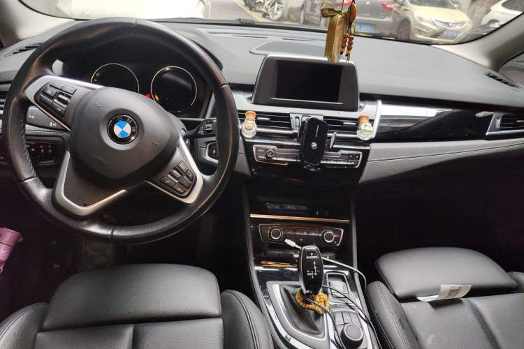 Used BMW 2 Series Gran Tourer 2018 220i Leading Model Center Console