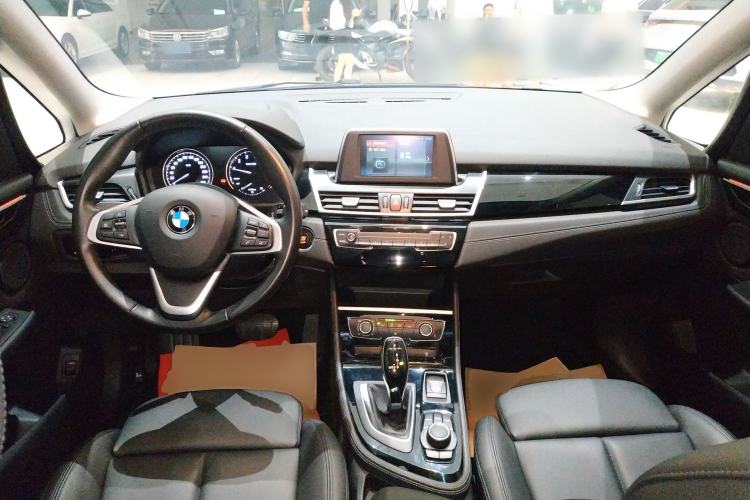Used BMW 2 Series Gran Tourer 2018 220i Luxury Sports Package Center Console