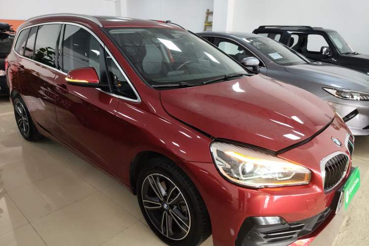 Used BMW 2 Series Gran Tourer 2018 220i Luxury Sports Package Front Right 45 Deg