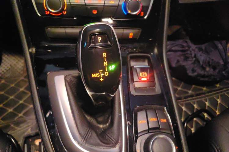 Used BMW 2 Series Gran Tourer 2018 220i Leading Model Gear Lever