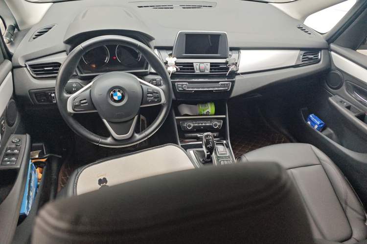 Used BMW 2 Series Gran Tourer 2018 220i Leading Model Center Console