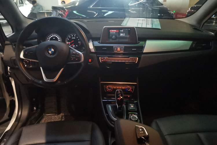 Used BMW 2 Series Gran Tourer 2018 220i Leading Model Center Console