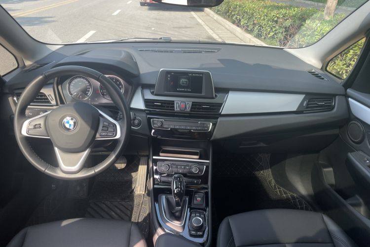Used BMW 2 Series Gran Tourer 2018 220i Leading Model Center Console