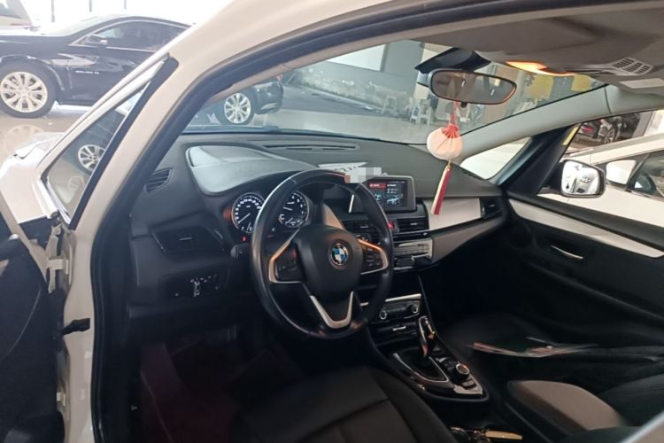 Used BMW 2 Series Gran Tourer 2018 220i Leading Model Center Console