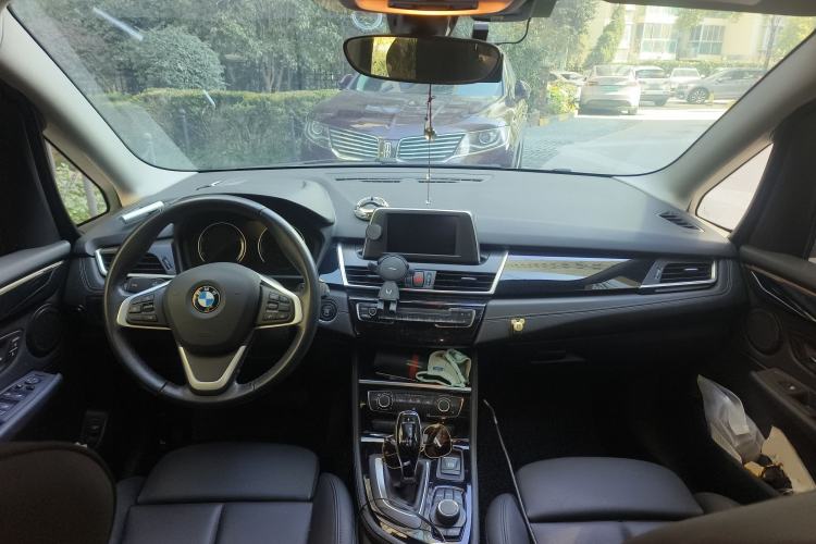 Used BMW 2 Series Gran Tourer 2018 220i Luxury Sports Package Center Console