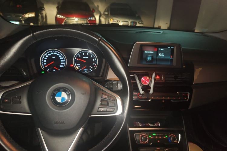 Used BMW 2 Series Gran Tourer 2018 220i Leading Model Center Console