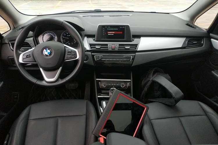 Used BMW 2 Series Gran Tourer 2018 220i Leading Model Center Console