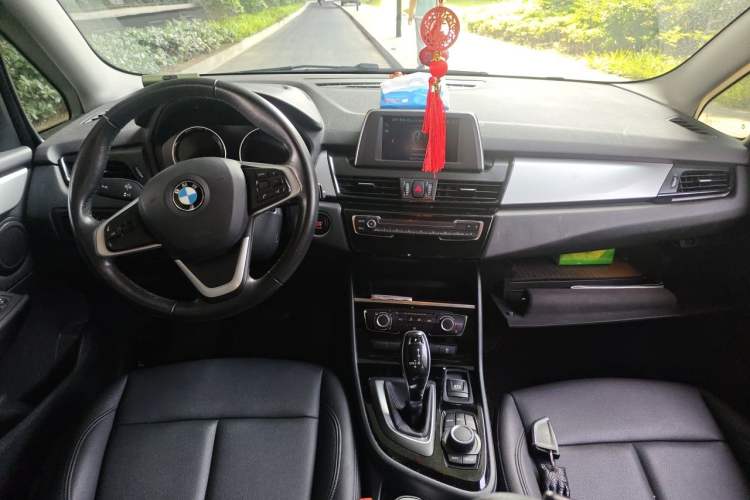 Used BMW 2 Series Gran Tourer 2018 220i Leading Model Center Console