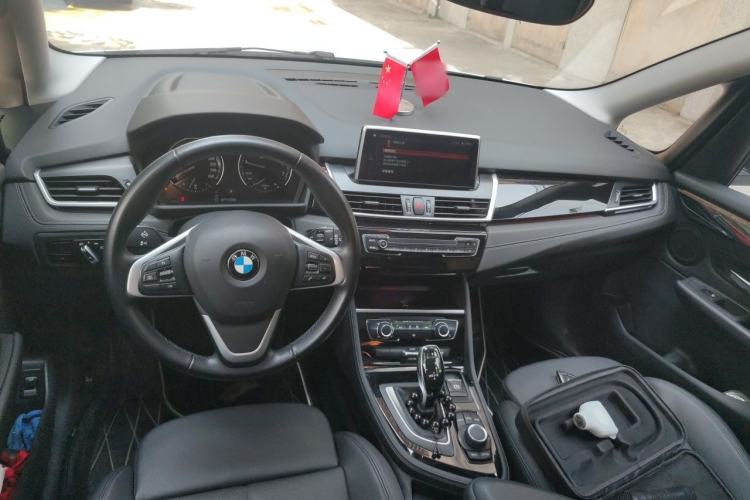 Used BMW 2 Series Gran Tourer 2018 220i Luxury Sports Package Center Console